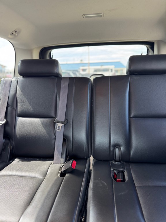 2011 Chevrolet Suburban Image 18