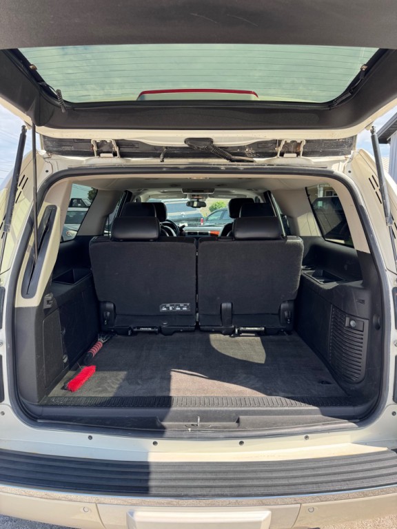 2011 Chevrolet Suburban Image 19