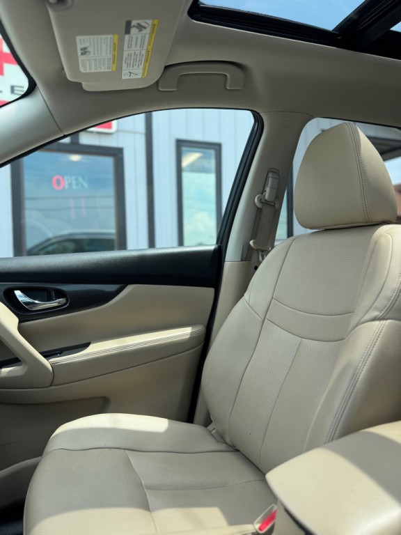 2016 Nissan Rogue Image 10