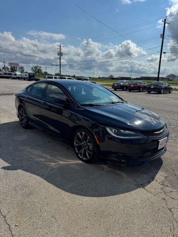 2016 Chrysler 200 Image 3