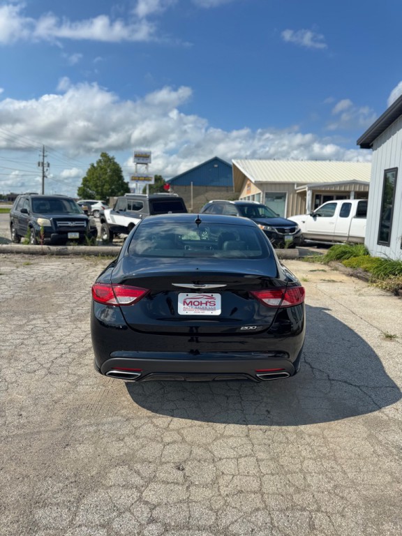 2016 Chrysler 200 Image 5