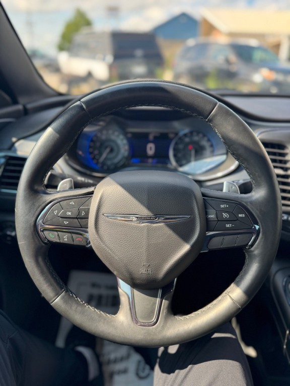 2016 Chrysler 200 Image 13