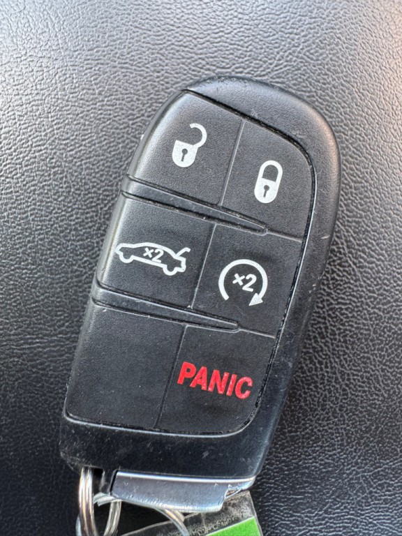 2016 Chrysler 200 Image 16