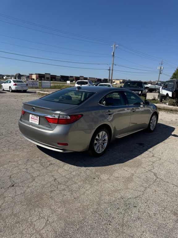 2015 Lexus ES Image 4