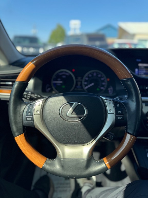 2015 Lexus ES Image 13