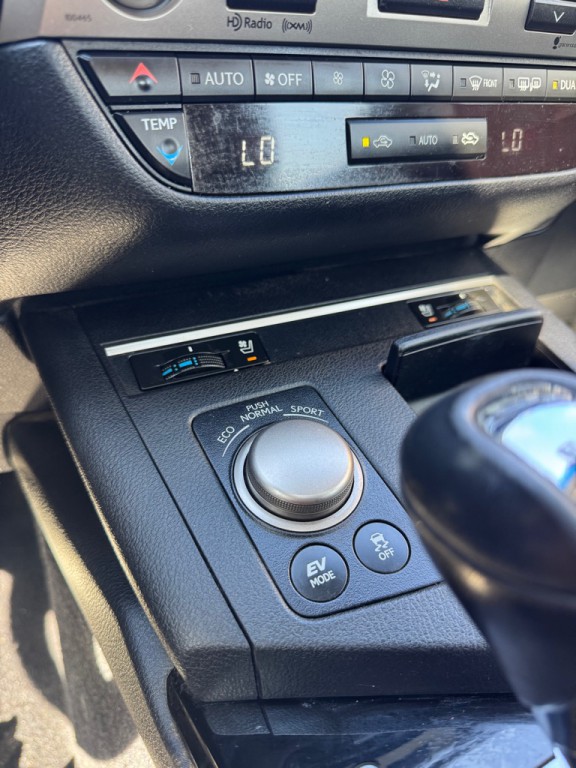 2015 Lexus ES Image 14