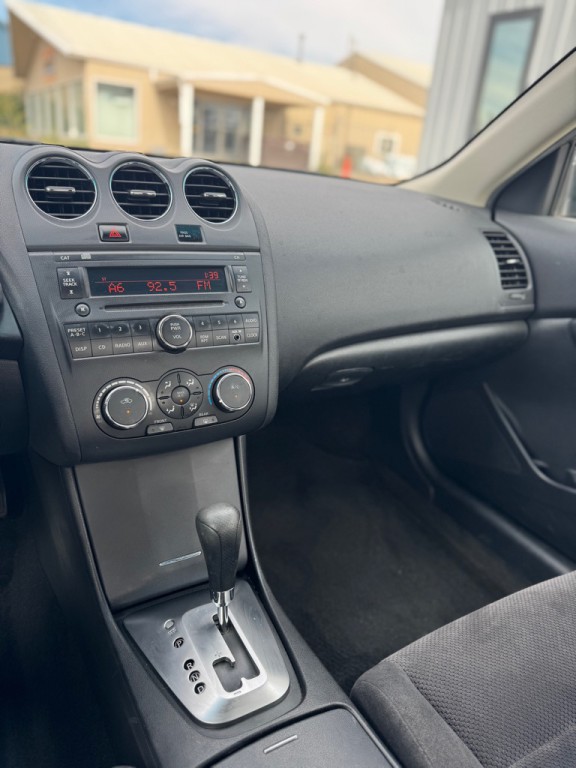 2009 Nissan Altima Image 10