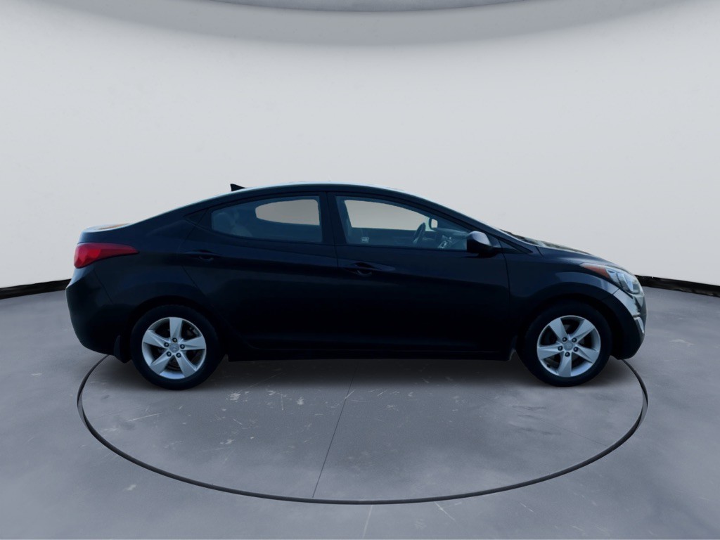 2012 Hyundai Elantra Image 2