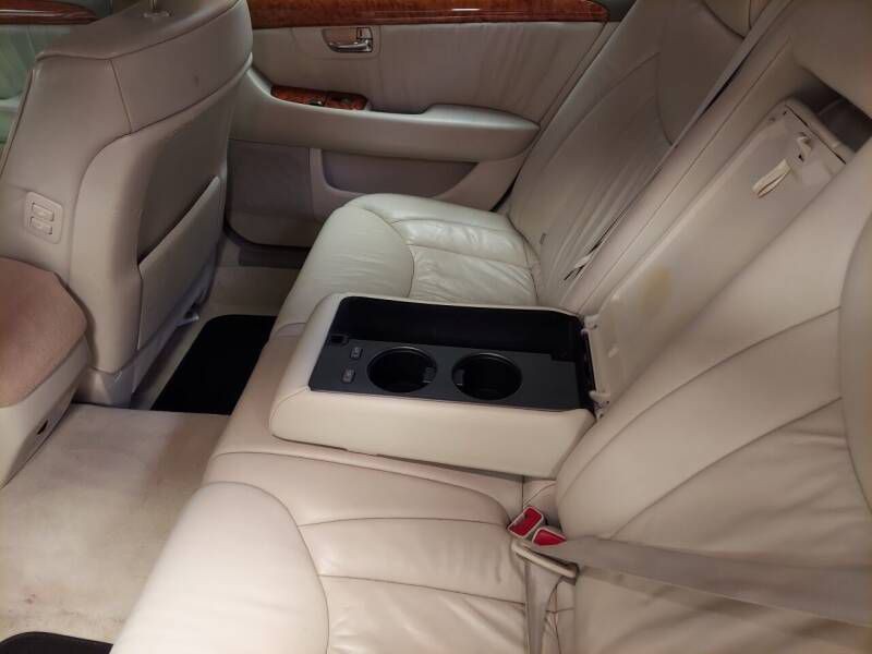 2001 Lexus LS Image 5