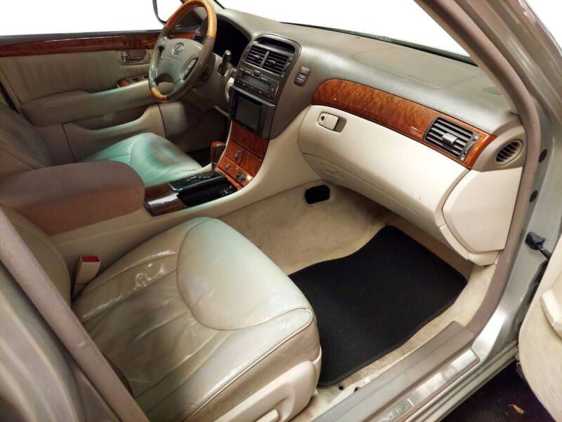 2001 Lexus LS Image 6