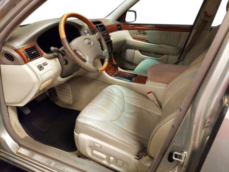 2001 Lexus LS Image 7