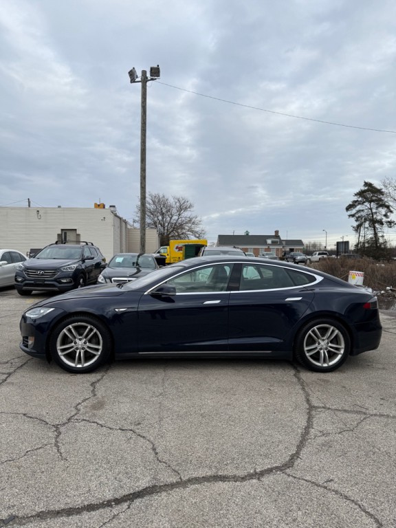 2015 Tesla Model S Image 2