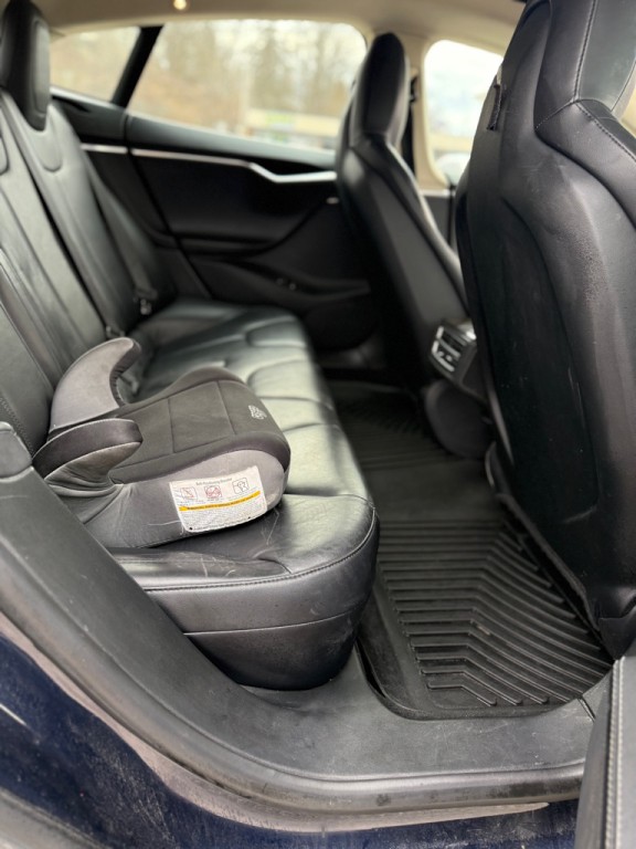 2015 Tesla Model S Image 9
