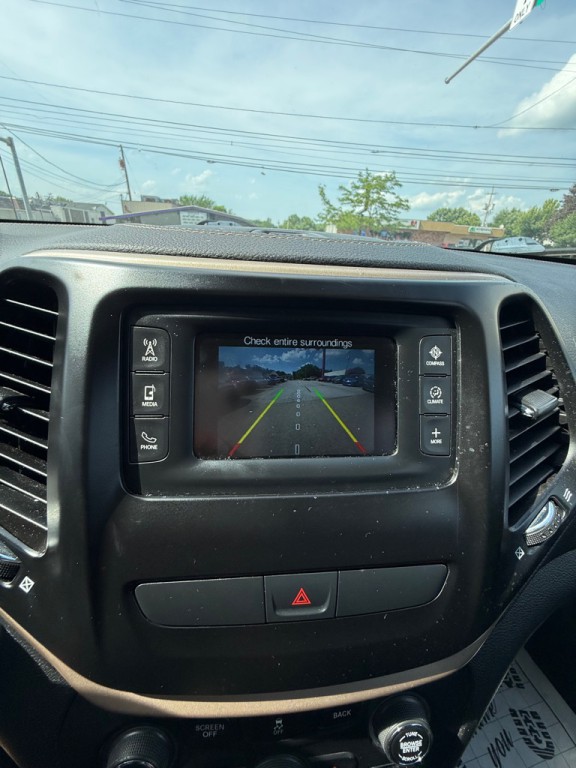 2018 Jeep Cherokee Image 16