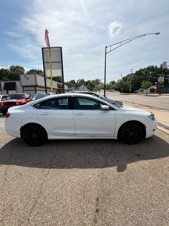 2015 Chrysler 200 Image 5