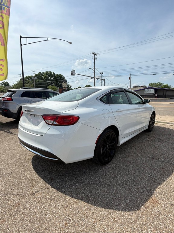 2015 Chrysler 200 Image 7