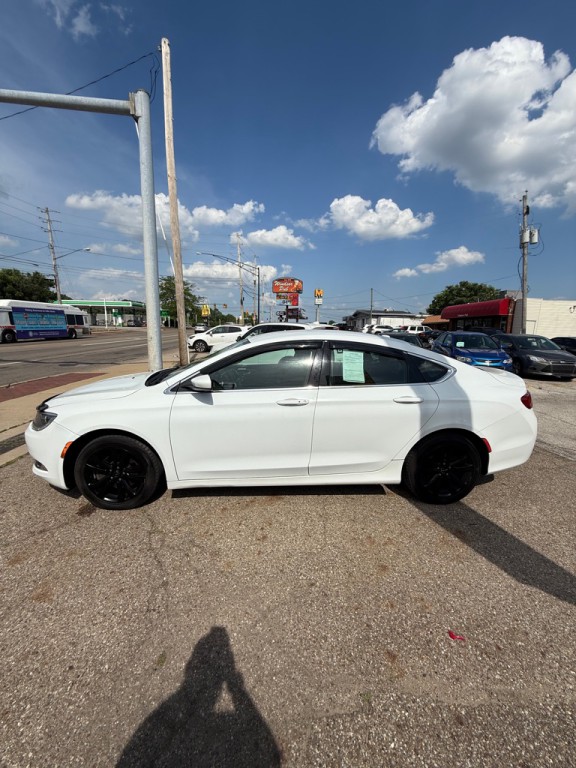 2015 Chrysler 200 Image 11