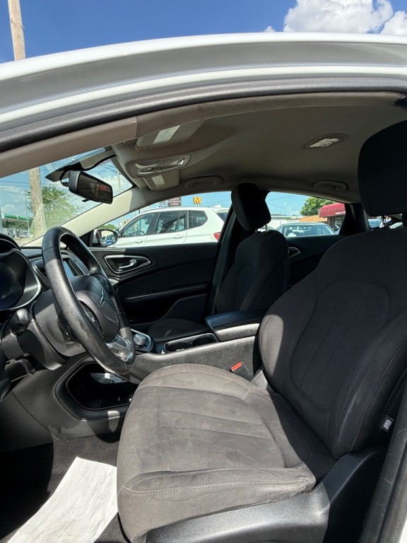 2015 Chrysler 200 Image 13