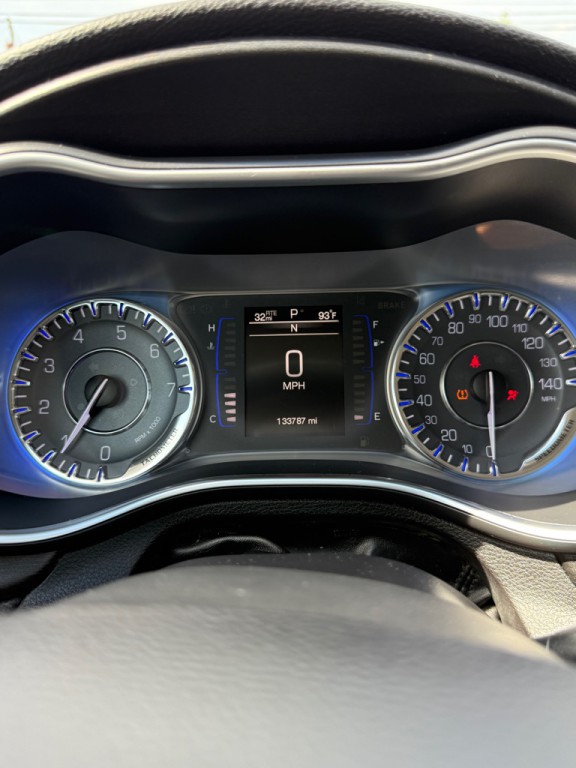 2015 Chrysler 200 Image 18