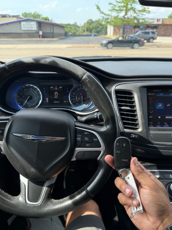 2015 Chrysler 200 Image 19