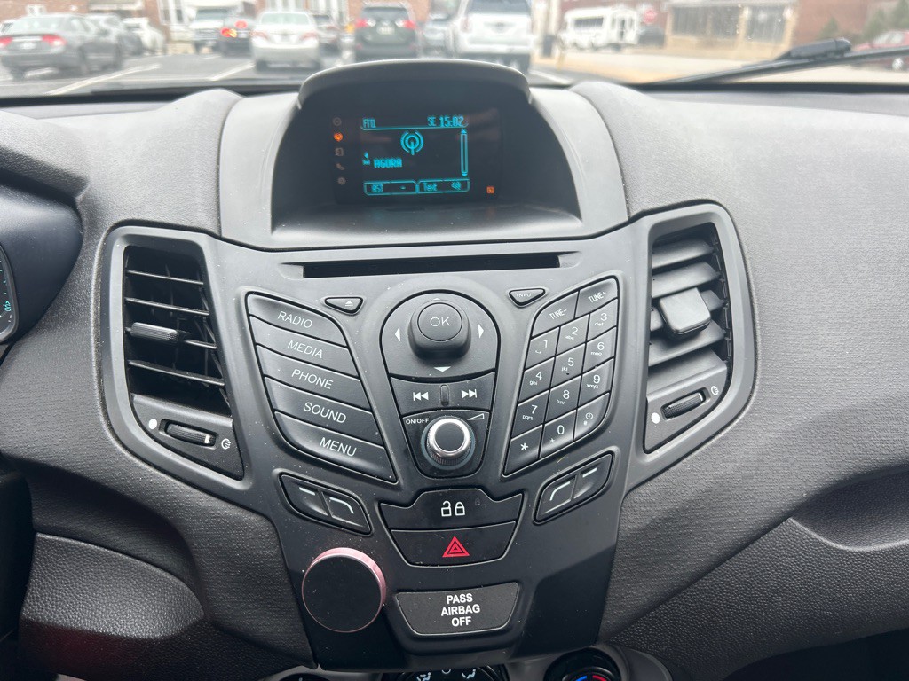 2014 Ford Fiesta Image 8