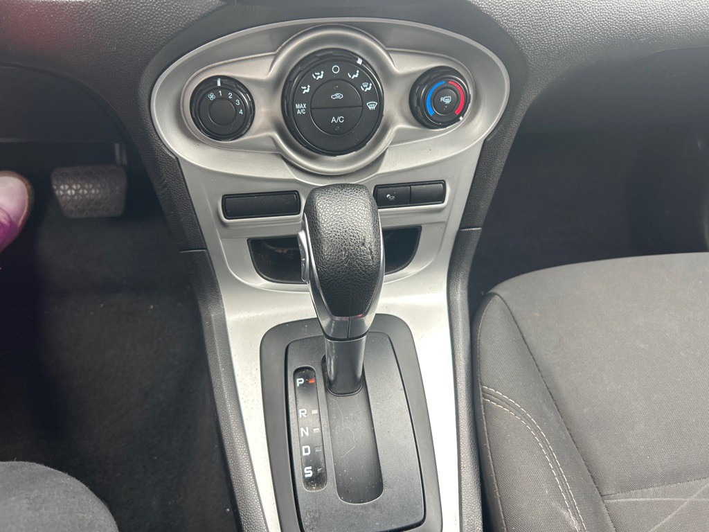 2014 Ford Fiesta Image 9