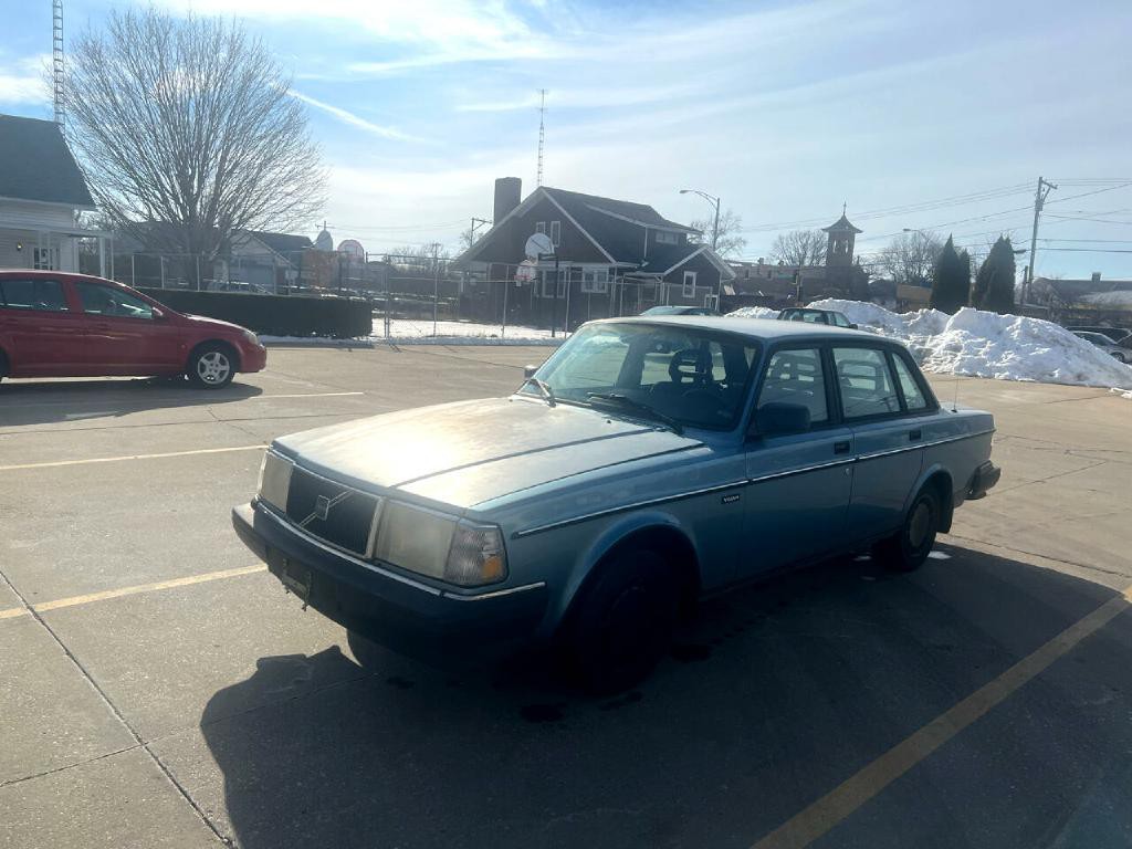 1993 Volvo 240 Image 9