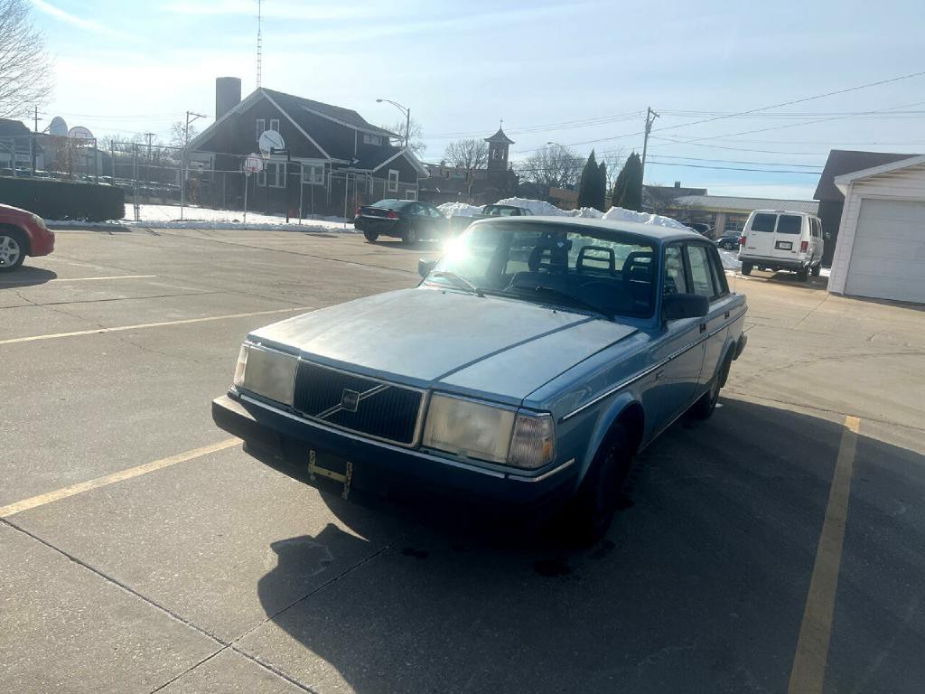 1993 Volvo 240 Image 10