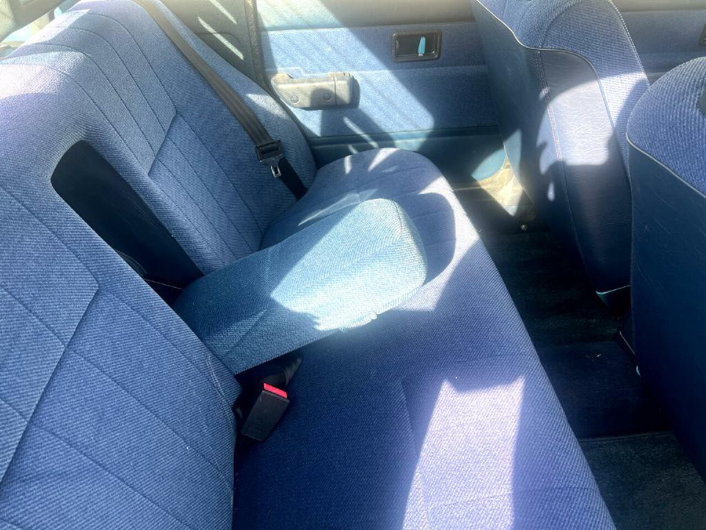 1993 Volvo 240 Image 13