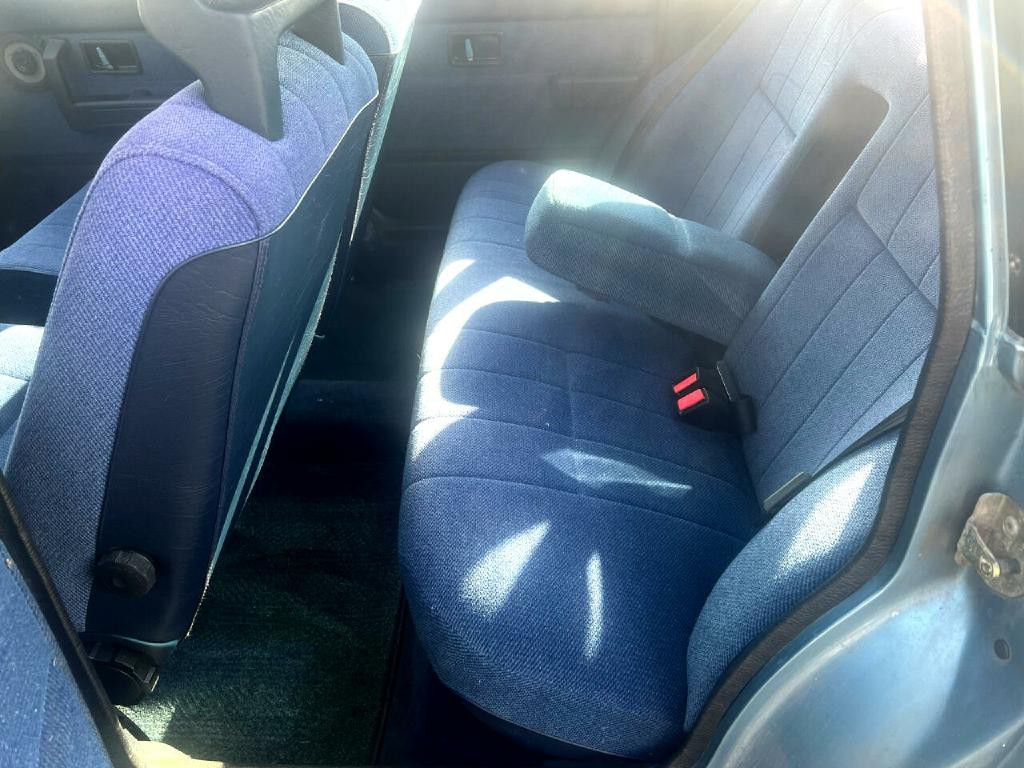 1993 Volvo 240 Image 16