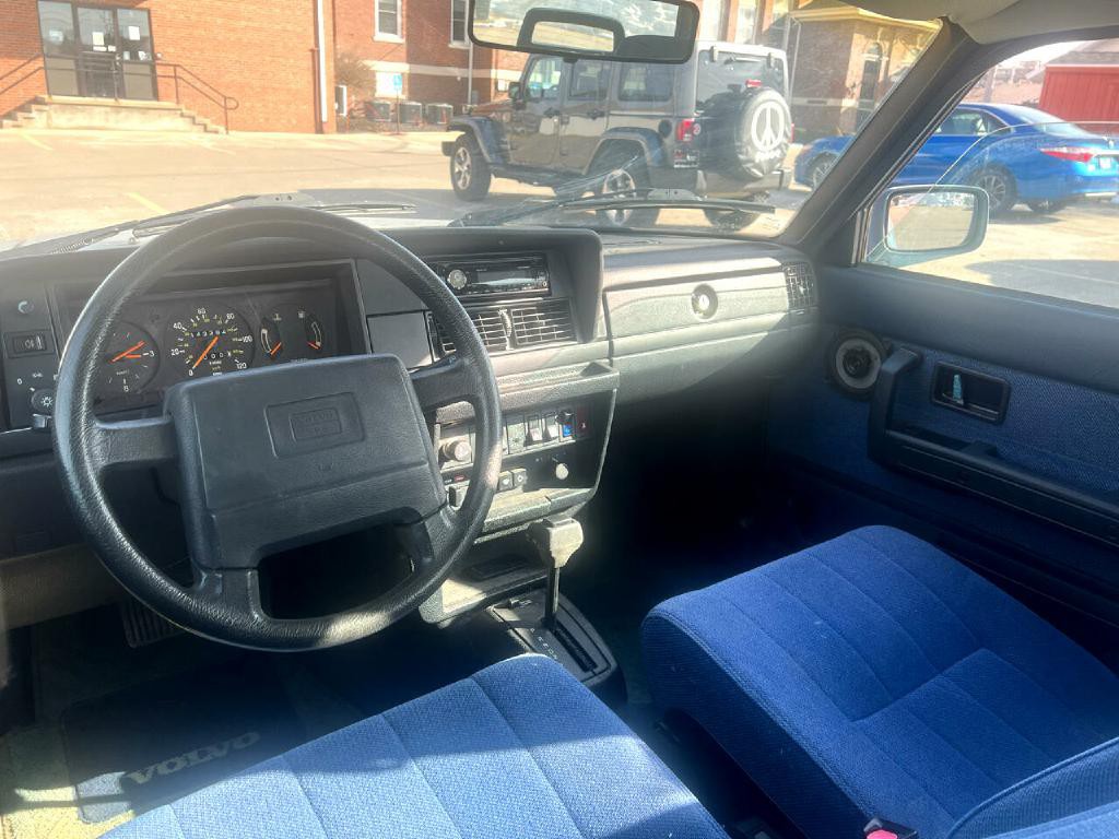 1993 Volvo 240 Image 17