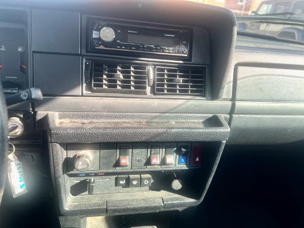 1993 Volvo 240 Image 20