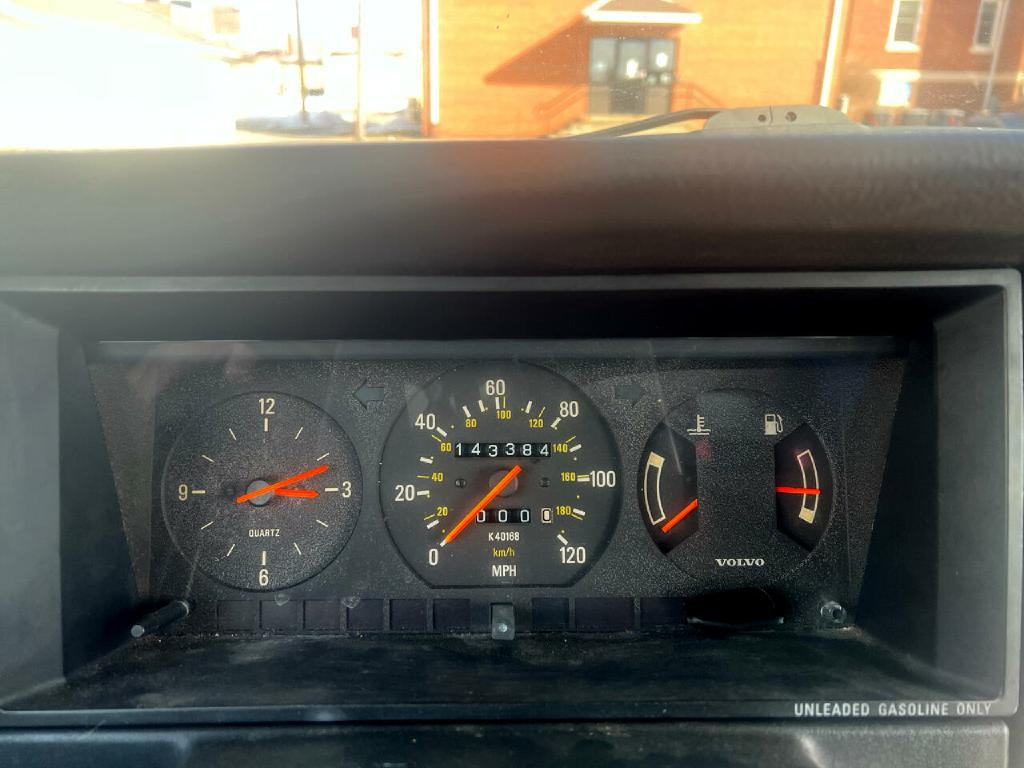 1993 Volvo 240 Image 23