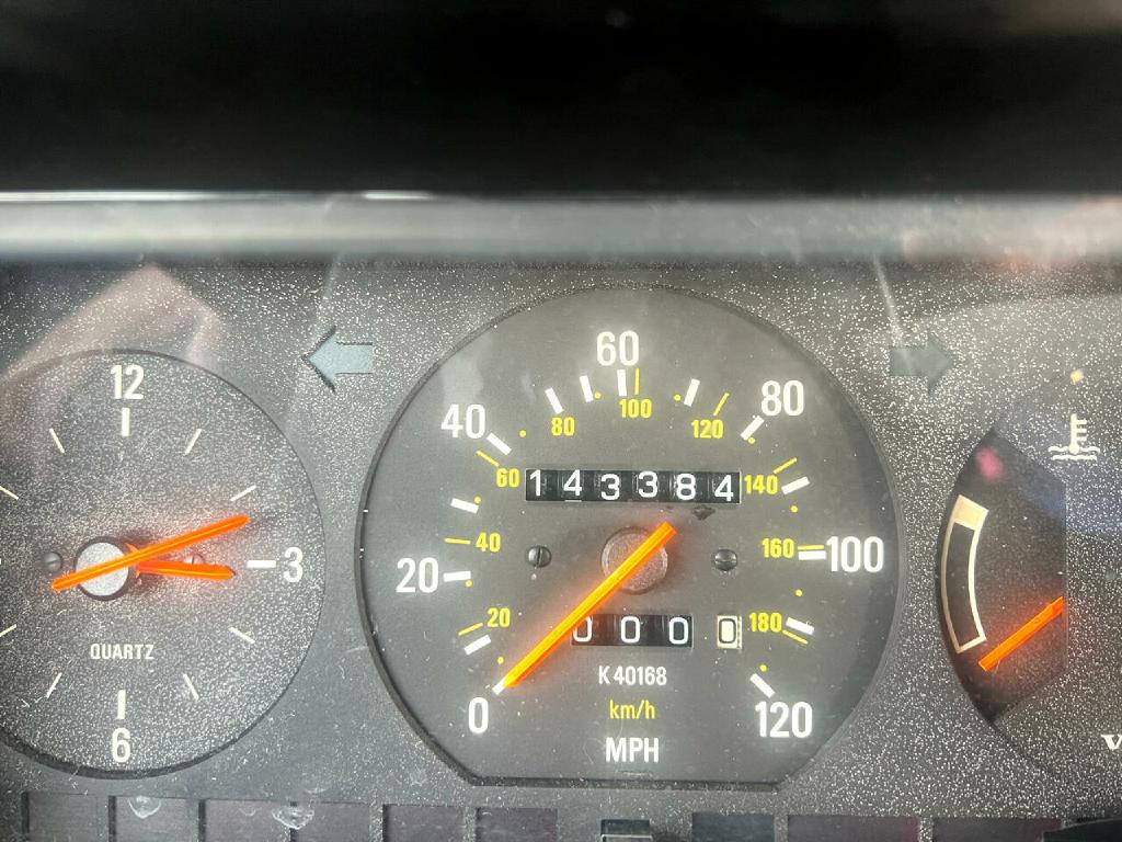 1993 Volvo 240 Image 24
