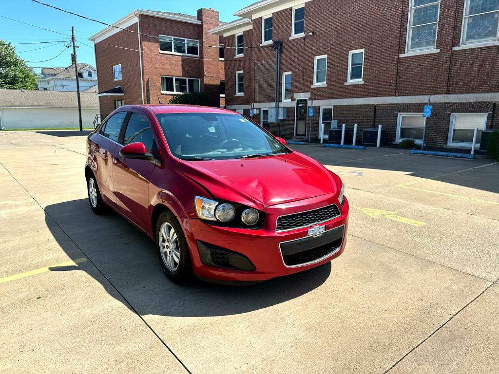 2013 Chevrolet Sonic Image 2