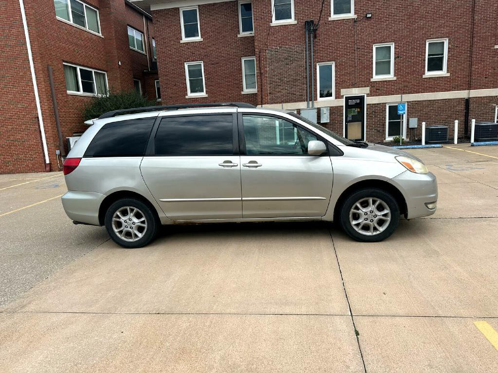 2004 Toyota Sienna Image 5