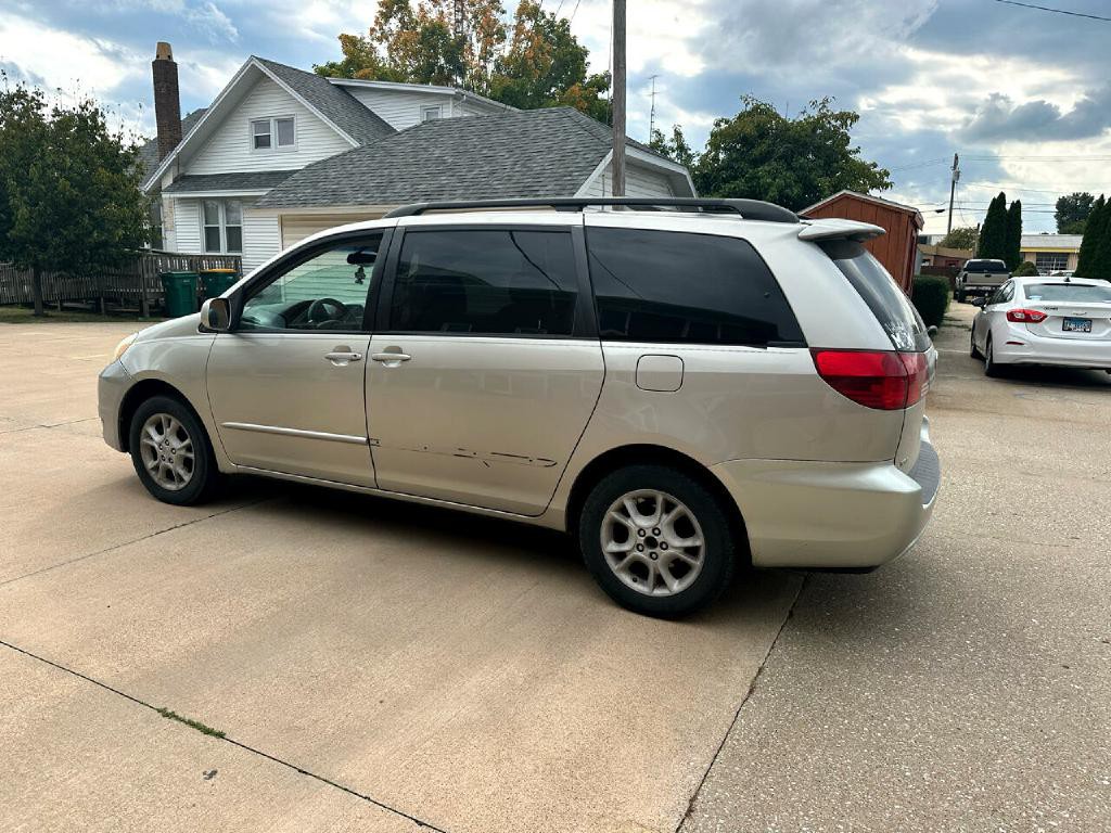 2004 Toyota Sienna Image 9