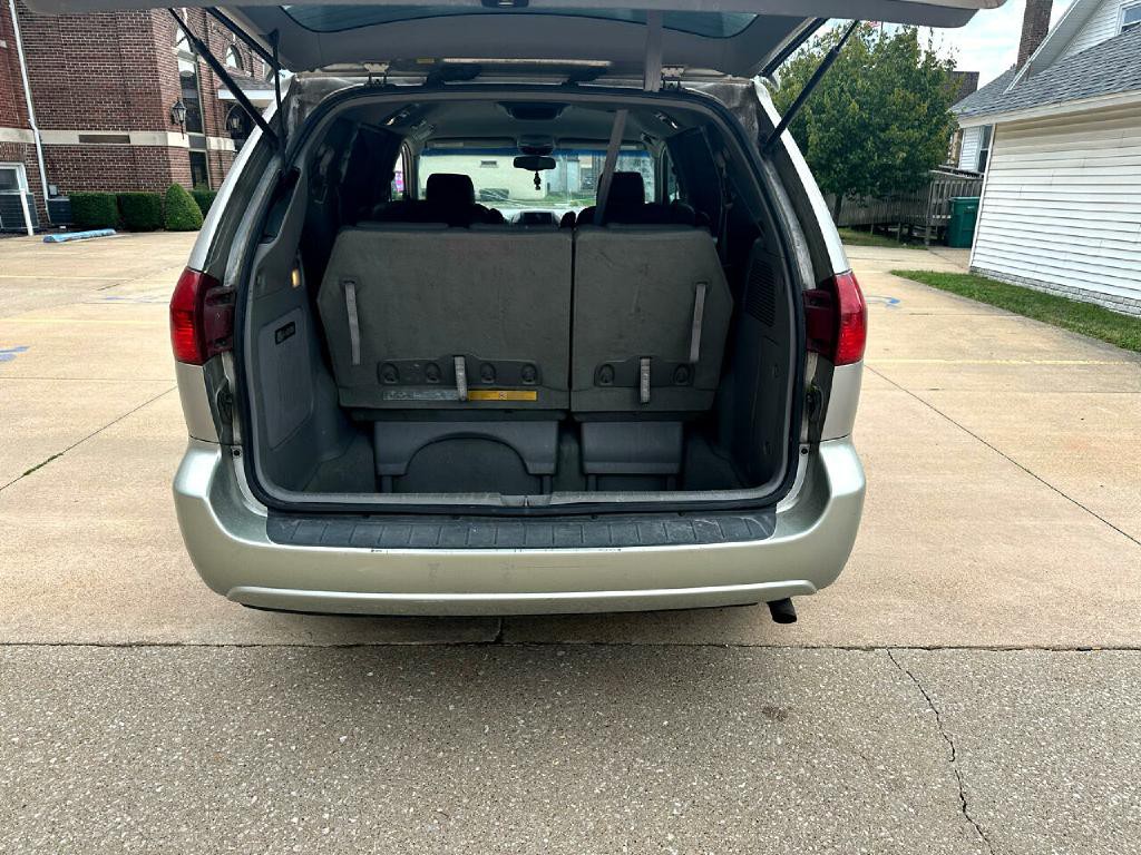 2004 Toyota Sienna Image 13