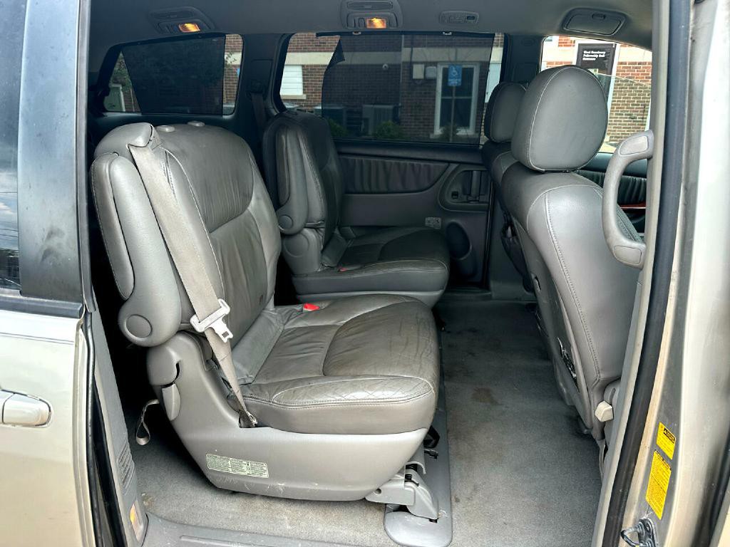 2004 Toyota Sienna Image 15