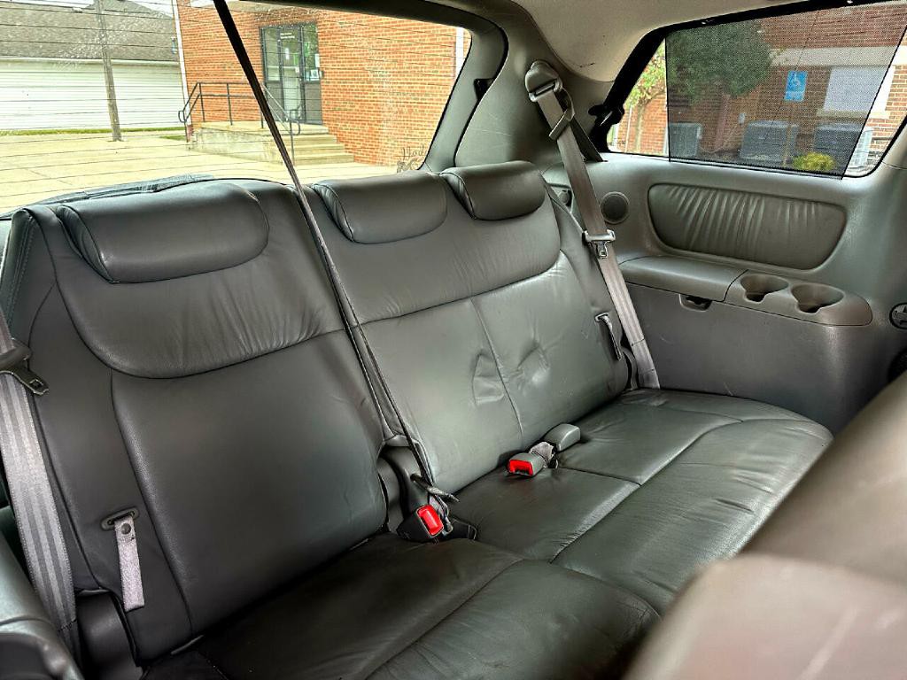 2004 Toyota Sienna Image 16