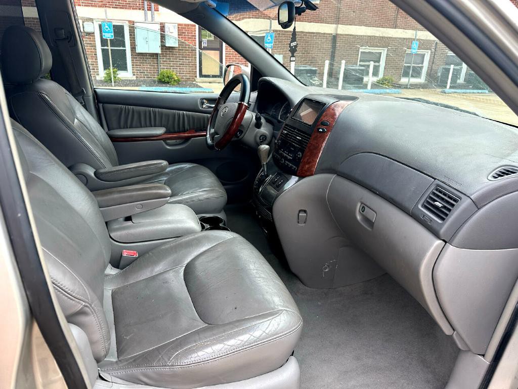 2004 Toyota Sienna Image 17