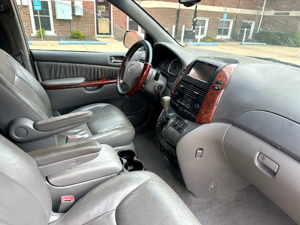 2004 Toyota Sienna Image 18