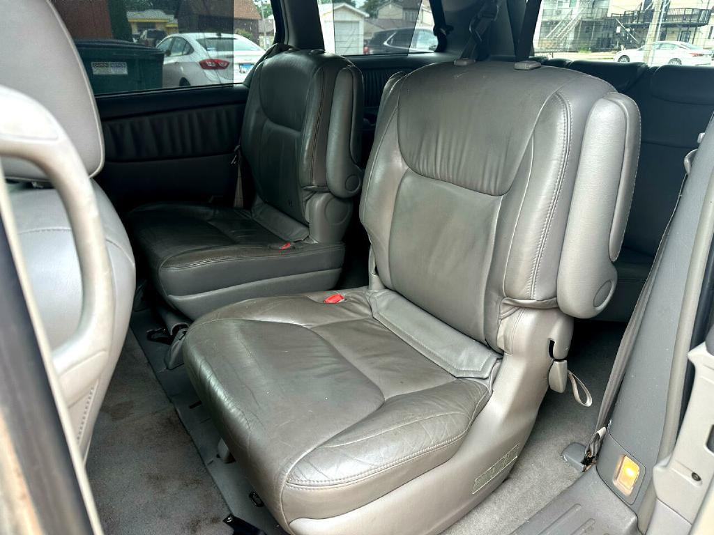 2004 Toyota Sienna Image 19