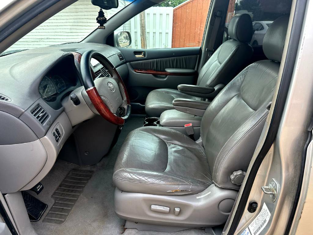 2004 Toyota Sienna Image 20