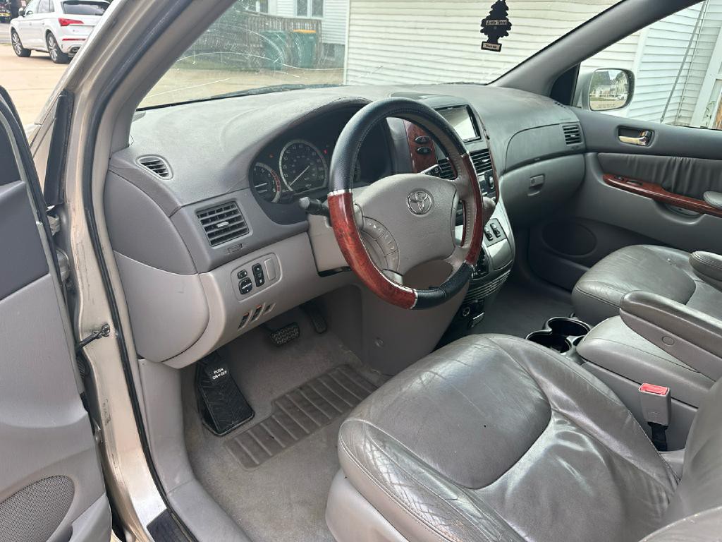 2004 Toyota Sienna Image 21