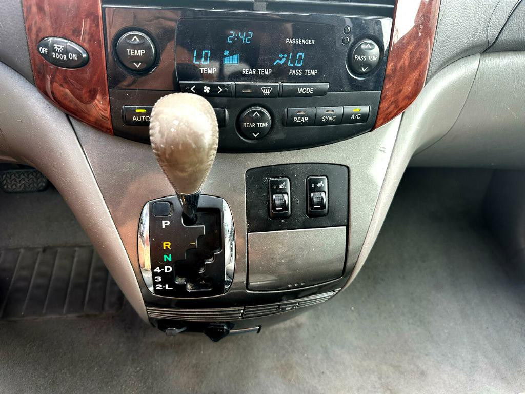 2004 Toyota Sienna Image 23