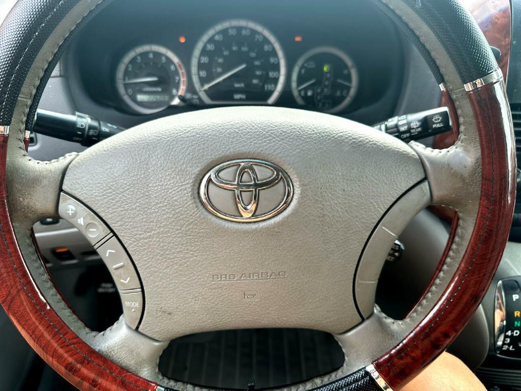 2004 Toyota Sienna Image 24