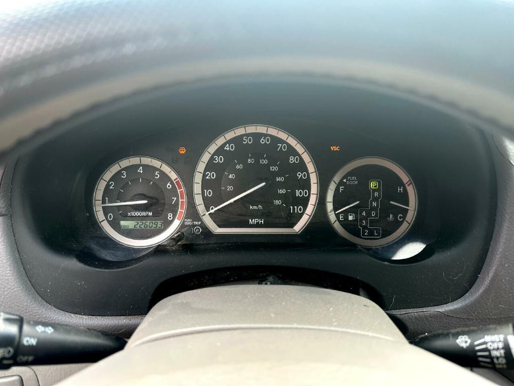 2004 Toyota Sienna Image 25