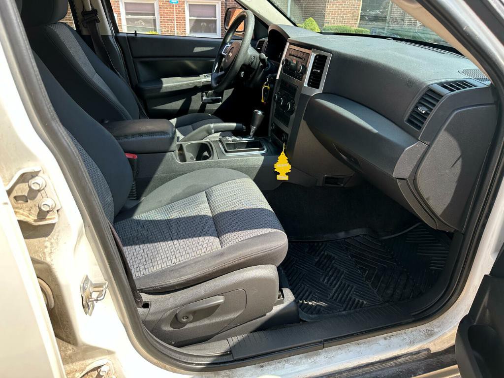 2010 Jeep Grand Cherokee Image 18