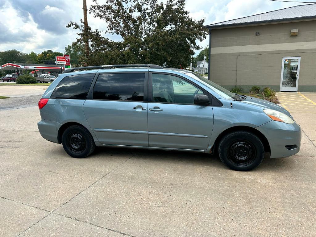 2008 Toyota Sienna Image 4